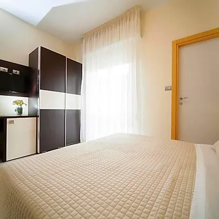 Hotel Ricchi 3 Stelle Superior Rímini