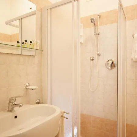Hotel Ricchi 3 Stelle Superior 3*