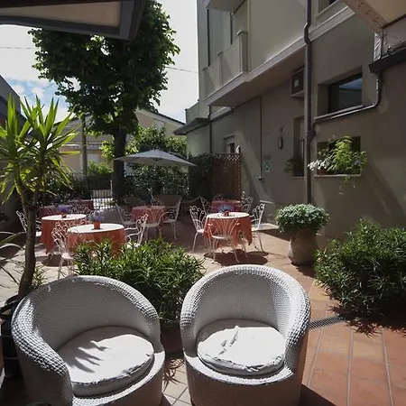 Ricchi 3 Stelle Superior Hotel 3*
