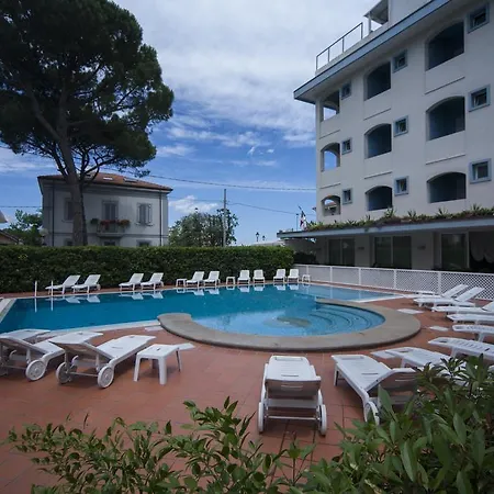 Ricchi 3 Stelle Superior Hotel Rímini