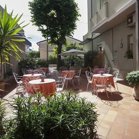 Ricchi 3 Stelle Superior Hotel Rímini